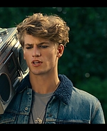 Get_Even_S01E07_1080p_001019.jpg